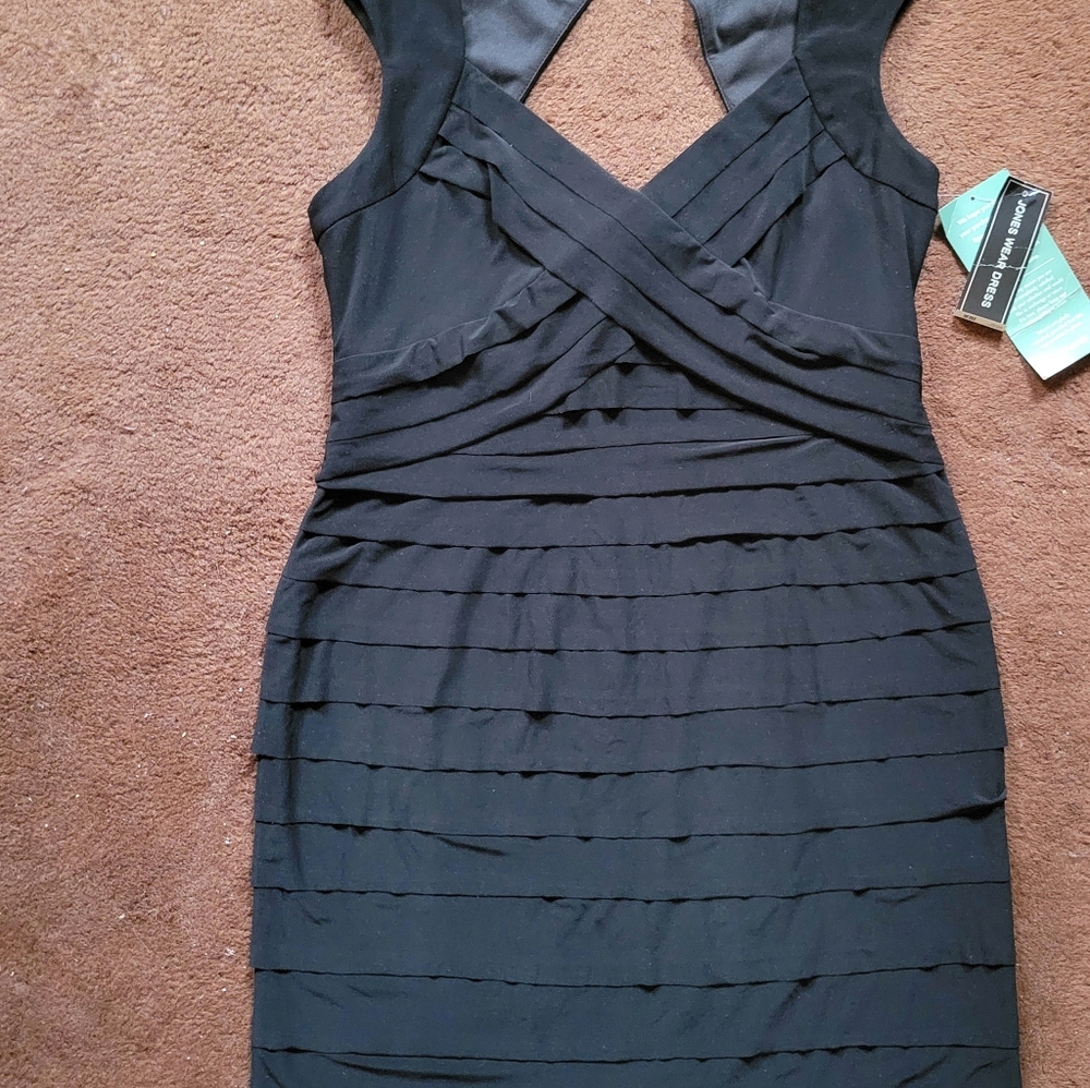 3/4  black dress